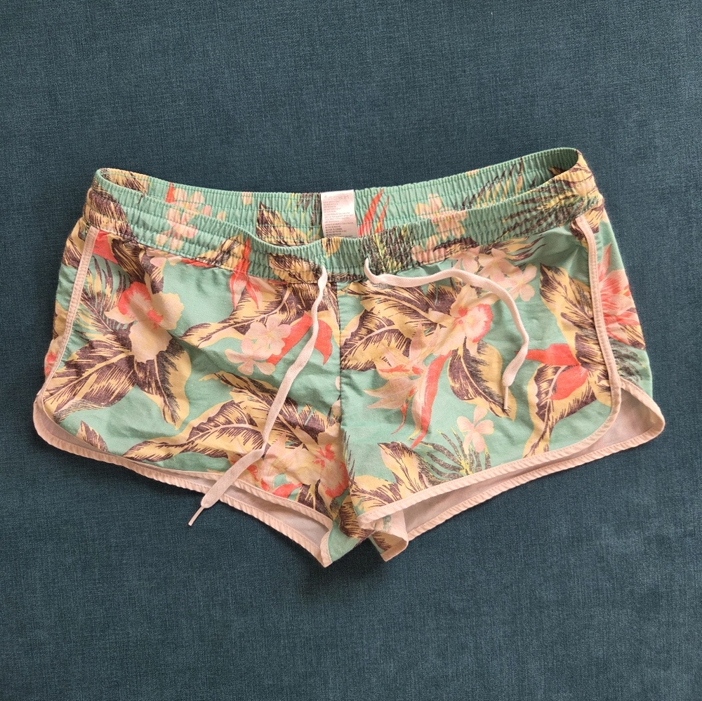 Billabong Floral Print Women's Shorts - Medium